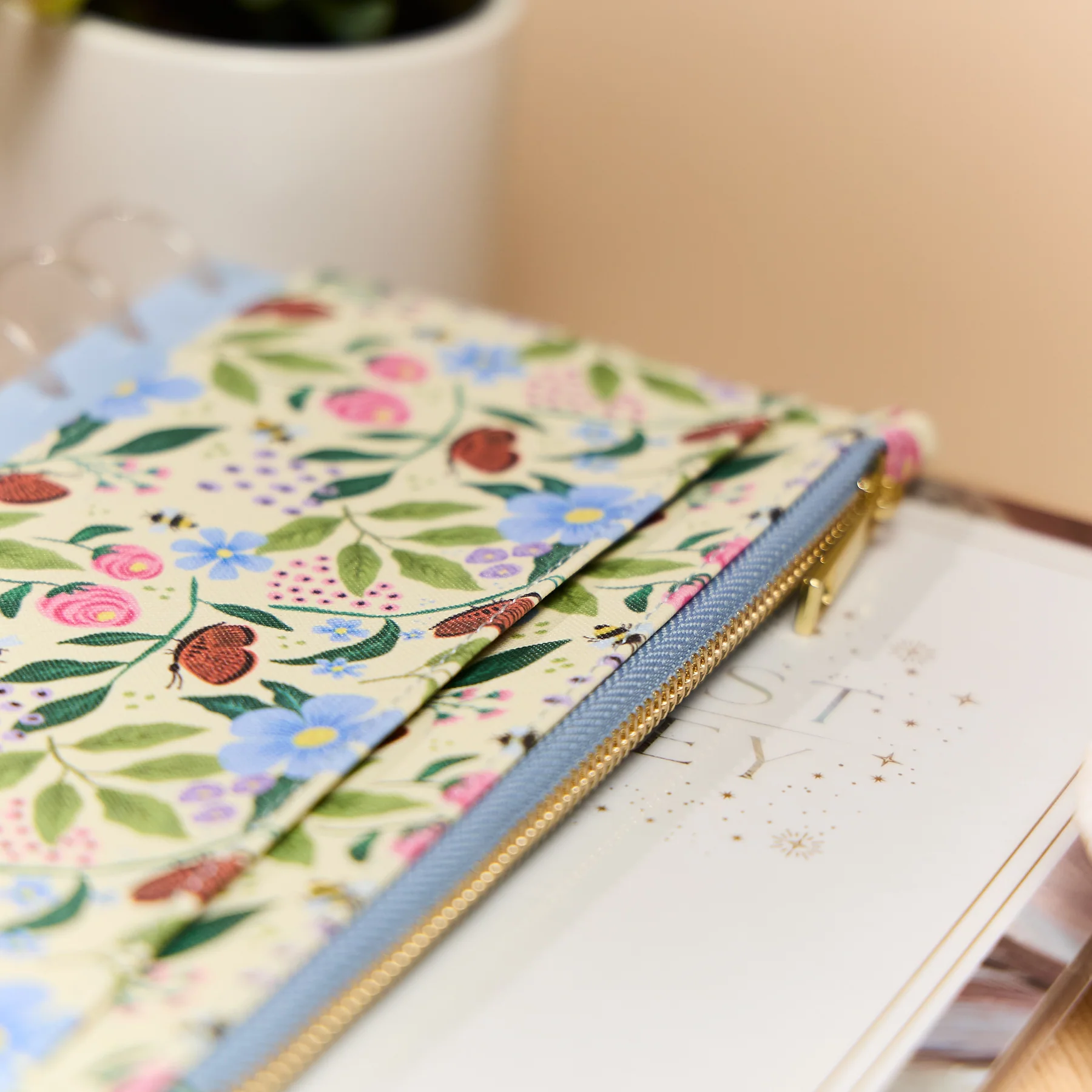 Buzzy Garden - Snap In Classic Card Holder Wallet - Image 11